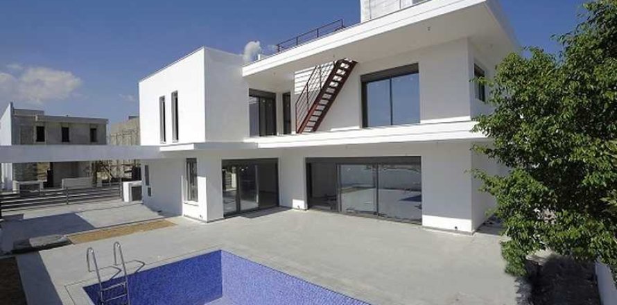 5 bedrooms House in Larnaca, Cyprus No. 29284