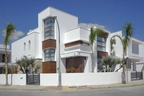 5 bedrooms House in Larnaca, Cyprus No. 29284 4