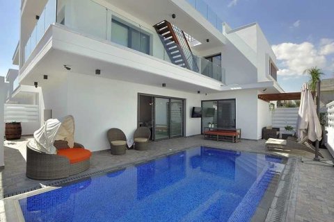 5 bedrooms House in Larnaca, Cyprus No. 29284 2