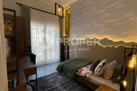 5 rooms Apartment in Beylikduezue, Turkey No. 13092 3