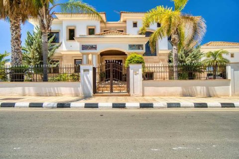 5 bedrooms Villa in Pegeia, Cyprus No. 66337 1