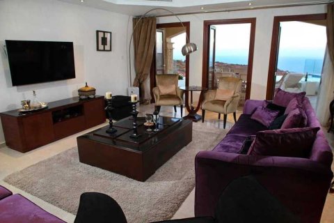 4 bedrooms Villa in Kouklia, Cyprus No. 39482 1