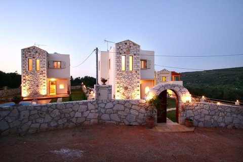 6 bedrooms Villa in Chania, Greece No. 24041 4