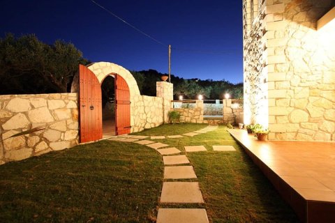 6 bedrooms Villa in Chania, Greece No. 24041 6