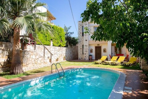 6 bedrooms Villa in Chania, Greece No. 24041 1