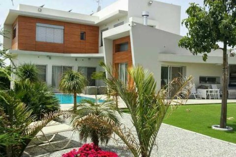 4 bedrooms Villa in Latsia, Cyprus No. 66583 1