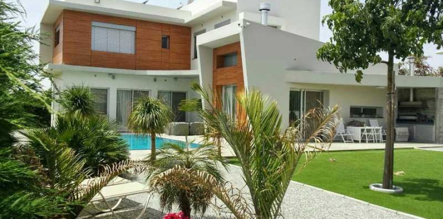 4 bedrooms Villa in Latsia, Cyprus No. 66583