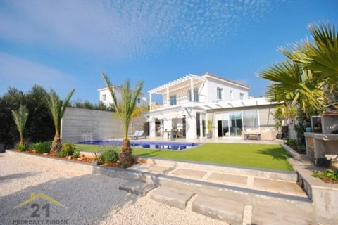 4 bedrooms Villa in Paphos, Cyprus No. 39143 3