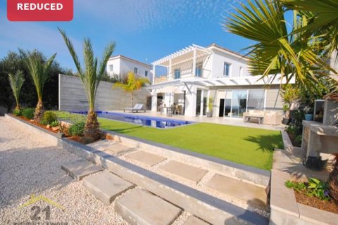 4 bedrooms Villa in Paphos, Cyprus No. 39143 1