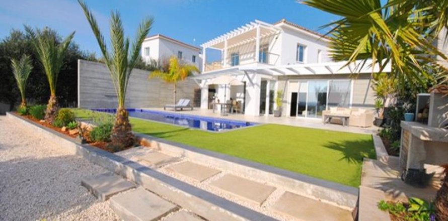 4 bedrooms Villa in Paphos, Cyprus No. 39143