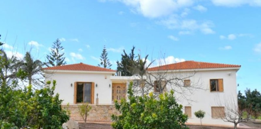 3 bedrooms Villa in Paphos, Cyprus No. 39164