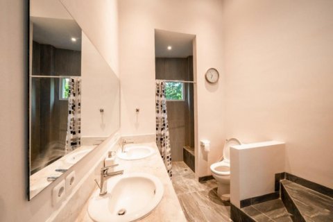 5 bedrooms Villa in Kerobokan, Indonesia No. 22659 22