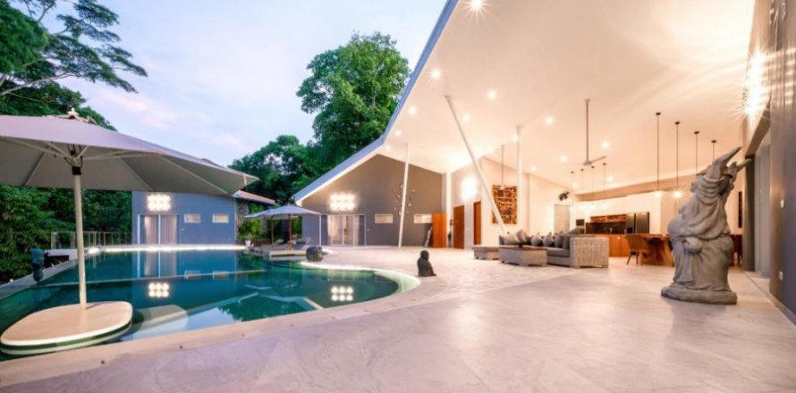 5 bedrooms Villa in Kerobokan, Indonesia No. 22659