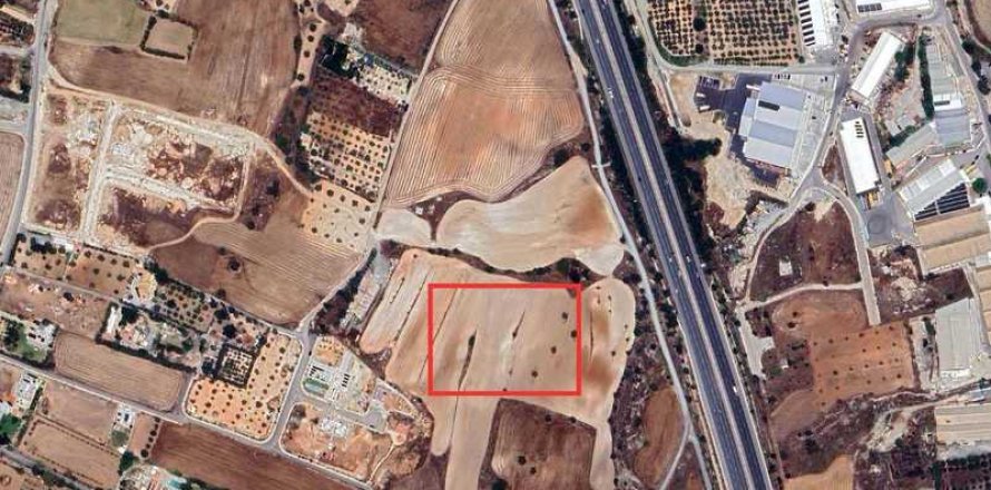 16658m² Land à Latsia, Cyprus No. 35988