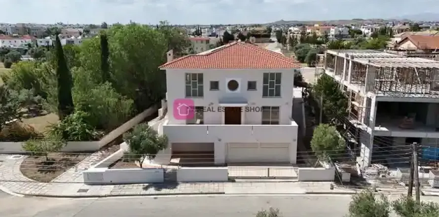 4 bedrooms House in Nicosia, Cyprus No. 32078