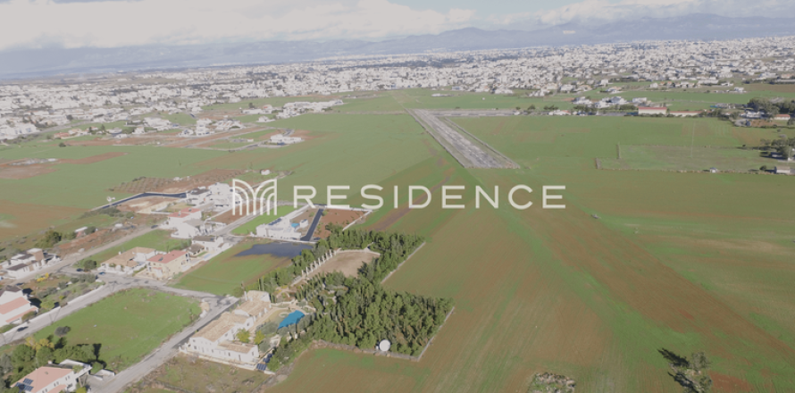 925m² Land in Nicosia, Cyprus No. 64516