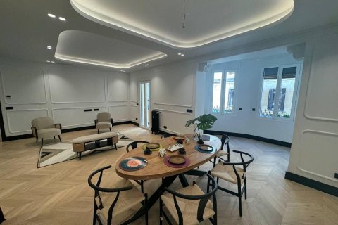 4 dormitorios Apartment en Madrid, Spain No. 27691 2