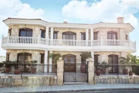 5 bedrooms Villa in Limassol, Cyprus No. 31620 1