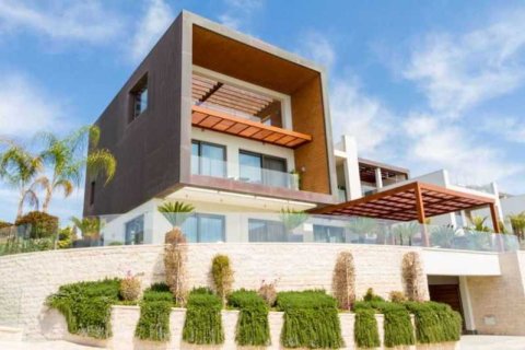 4 bedrooms Villa in Pyrgos, Cyprus No. 31622 7