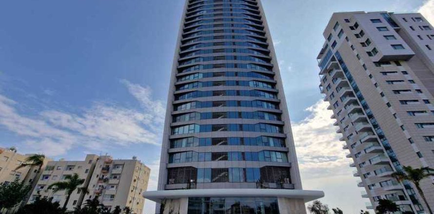 2 dormitorios Apartment en Limassol, Cyprus No. 33357