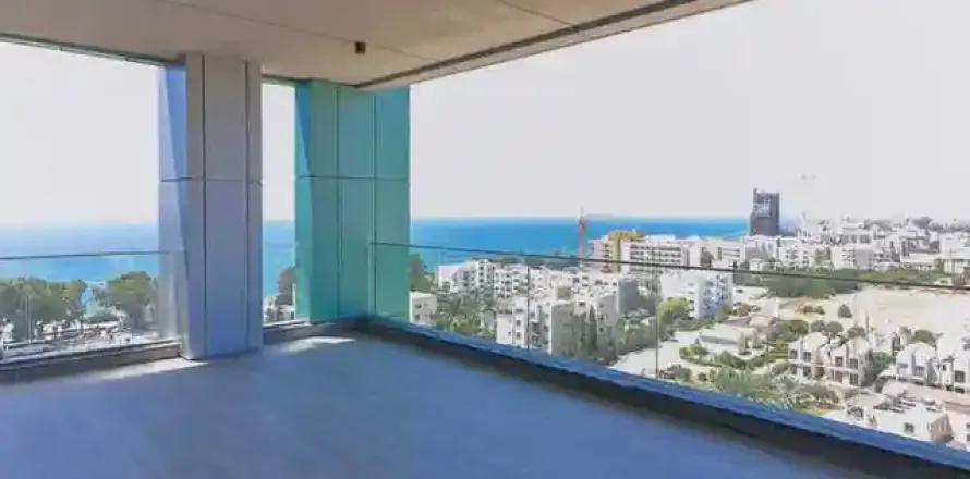 3 bedrooms Apartment in Limassol, Cyprus No. 33354