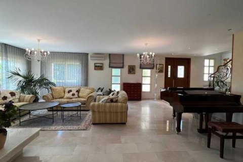 5 bedrooms Villa in Agios Tychonas, Cyprus No. 29744 9