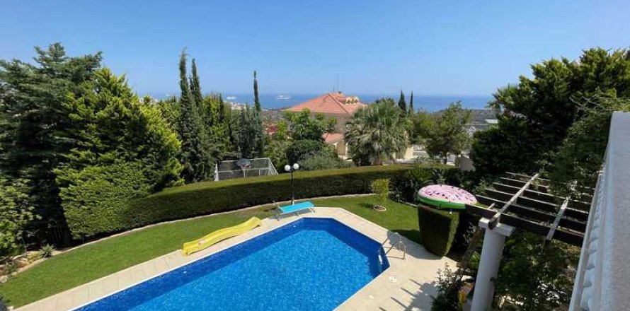 5 bedrooms Villa in Agios Tychonas, Cyprus No. 29744