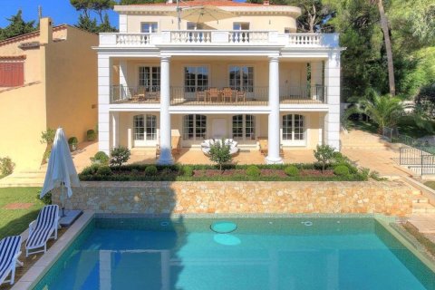 3 bedrooms Villa in Antibes, France No. 67348 1