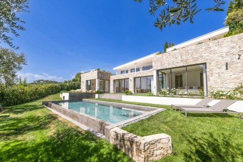 5 bedrooms Villa in Cannes, France No. 67350 4