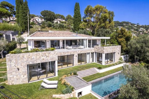 5 bedrooms Villa in Cannes, France No. 67350 1