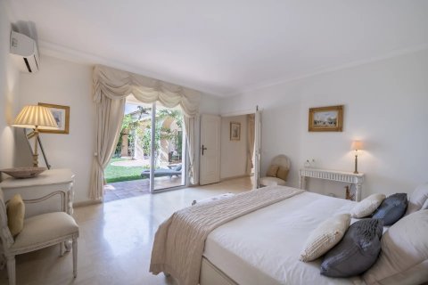 4 bedrooms Villa in Le Cannet, France No. 67361 10