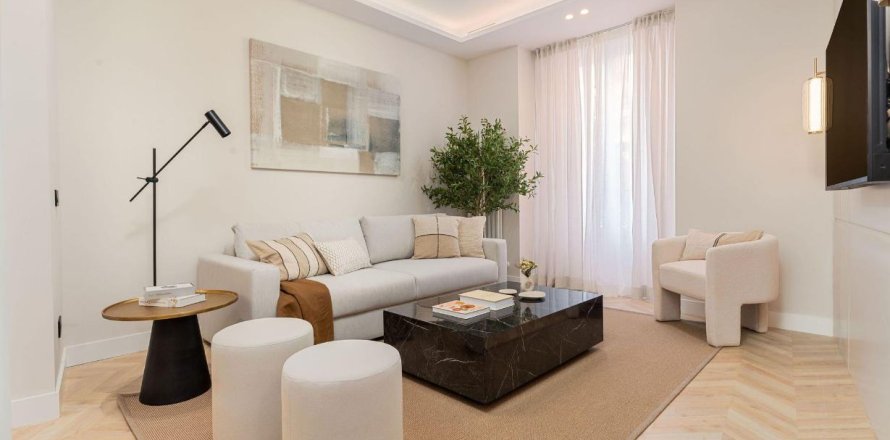 3 bedrooms Apartment in Madrid, Spain No. 26934