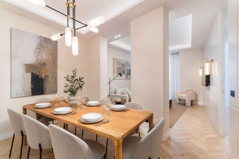 3 bedrooms Apartment in Madrid, Spain No. 26934 3