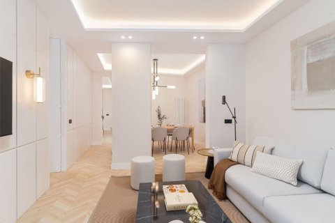 3 dormitorios Apartment en Madrid, Spain No. 26934 2