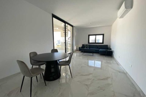 2 bedrooms Penthouse in Limassol, Cyprus No. 32372 3