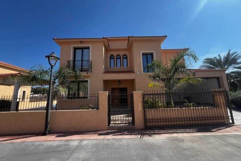 4 bedrooms Villa in Chloraka, Cyprus No. 66138 1