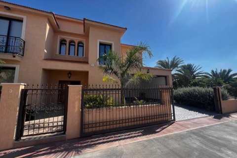 4 bedrooms Villa in Chloraka, Cyprus No. 66138 2