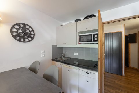 1 bedroom Apartment in Les Belleville, France No. 67573 2