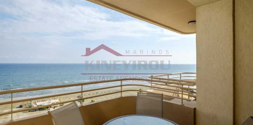 2 dormitorios Penthouse en Larnaca, Cyprus No. 76029