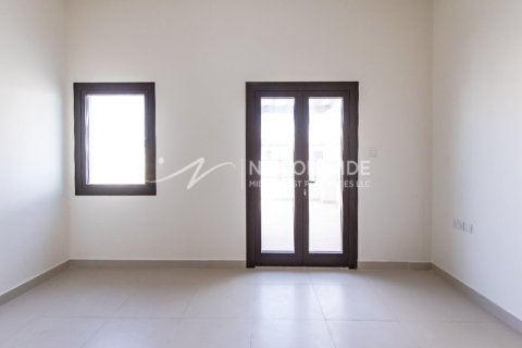 3 dormitorios Villa en Abu Dhabi, UAE No. 4132 6