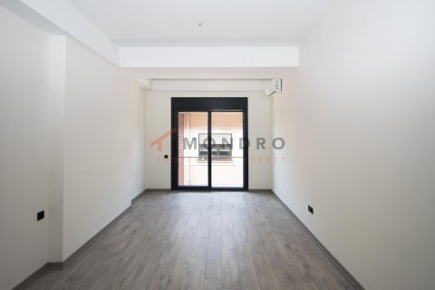 3+1 Apartment in Maltepe, Turkey No. 17737 16