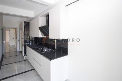 3+1 Apartment in Maltepe, Turkey No. 17737 18