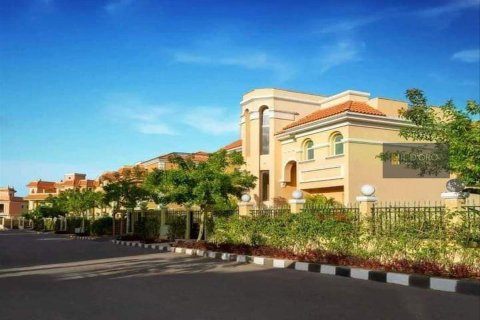 5 bedrooms Townhouse in Al Shorouk City, Egypt No. 39025 3