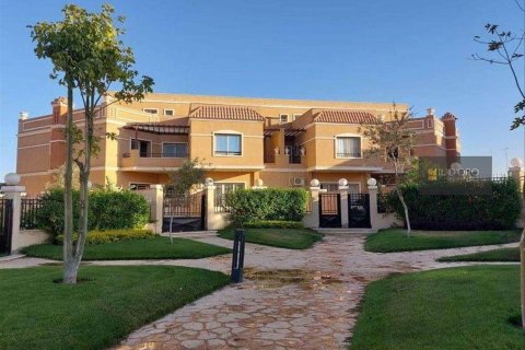 5 dormitorios Townhouse en Al Shorouk City, Egypt No. 39025 8