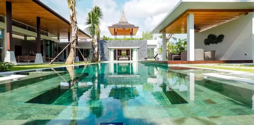 3 bedrooms Villa in Phuket, Thailand No. 2893