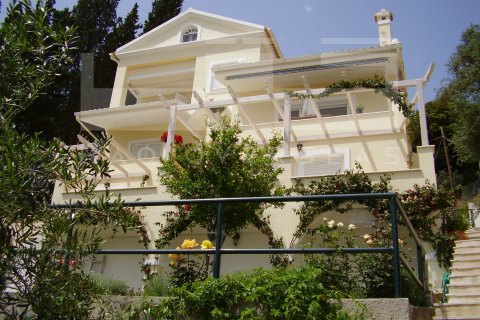 4 bedrooms Villa in Perama, Greece No. 24297 4