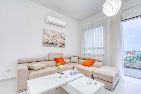 2 dormitorios Apartment en Agios Tychonas, Cyprus No. 63631 9