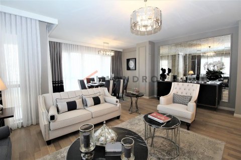 2+1 Apartment en Cekmekoy, Turkey No. 17125 15