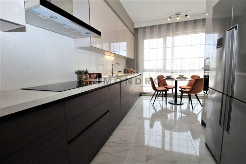 2+1 Apartment en Cekmekoy, Turkey No. 17125 12