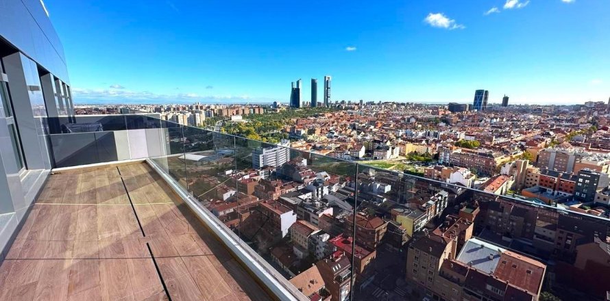 3 dormitorios Penthouse en Madrid, Spain No. 26827